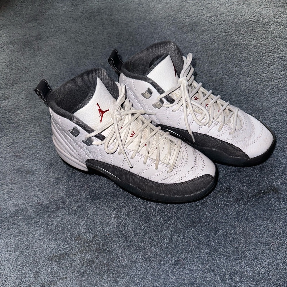 Jordan 12 Retro White and Dark Grey Size 6
